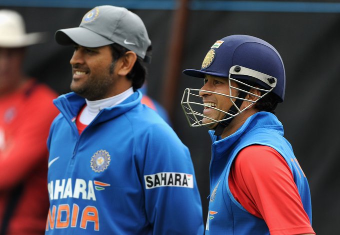 Dhoni enjoying his time with Sachin Tendulkar