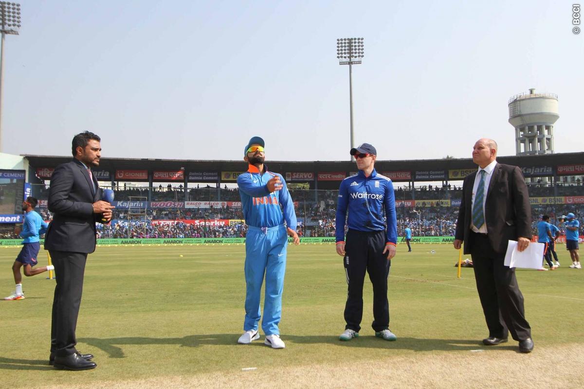 Manjrekar at the toss