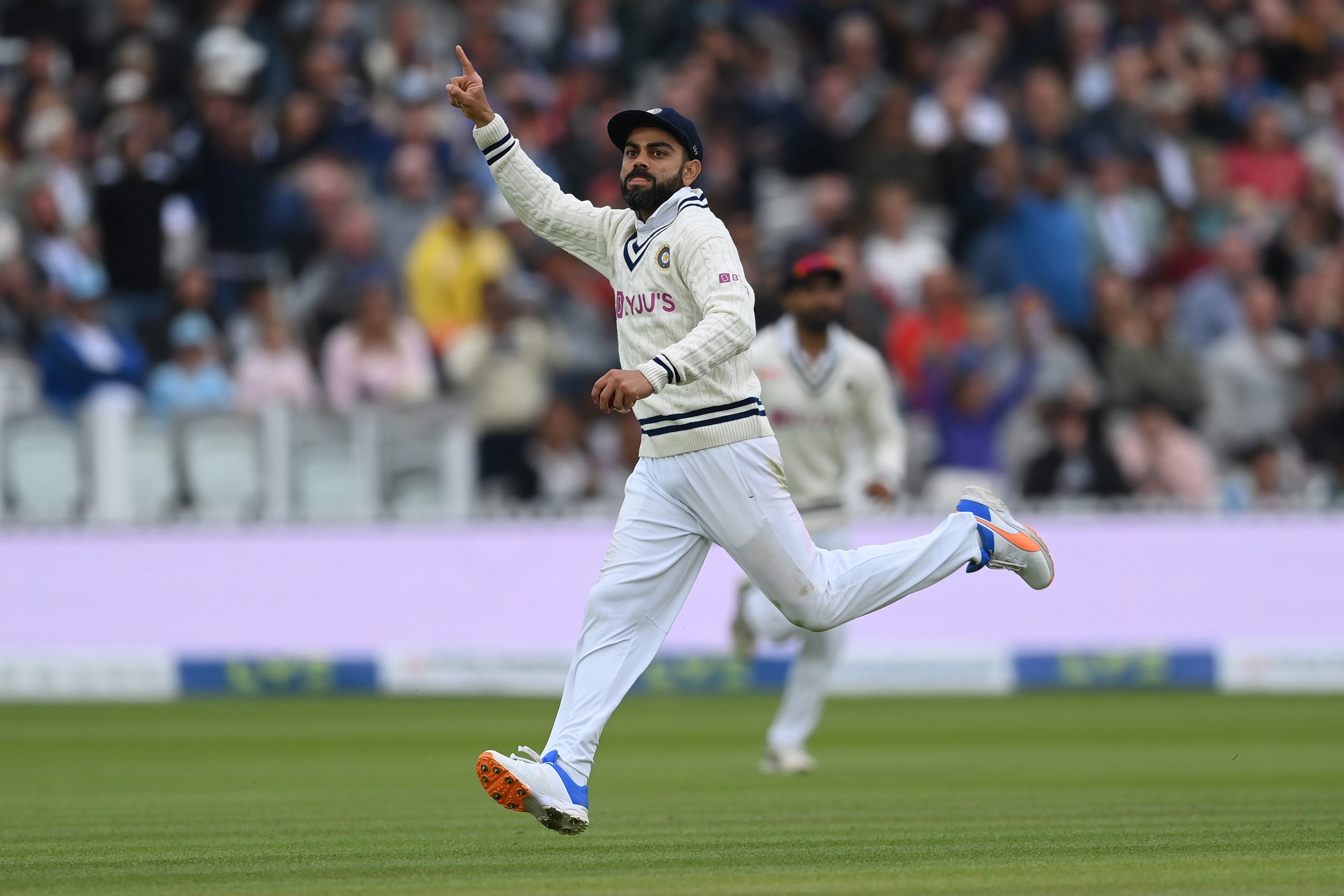 Virat Kohli expressed his disapproval on Haseeb Hameed's guard marking.