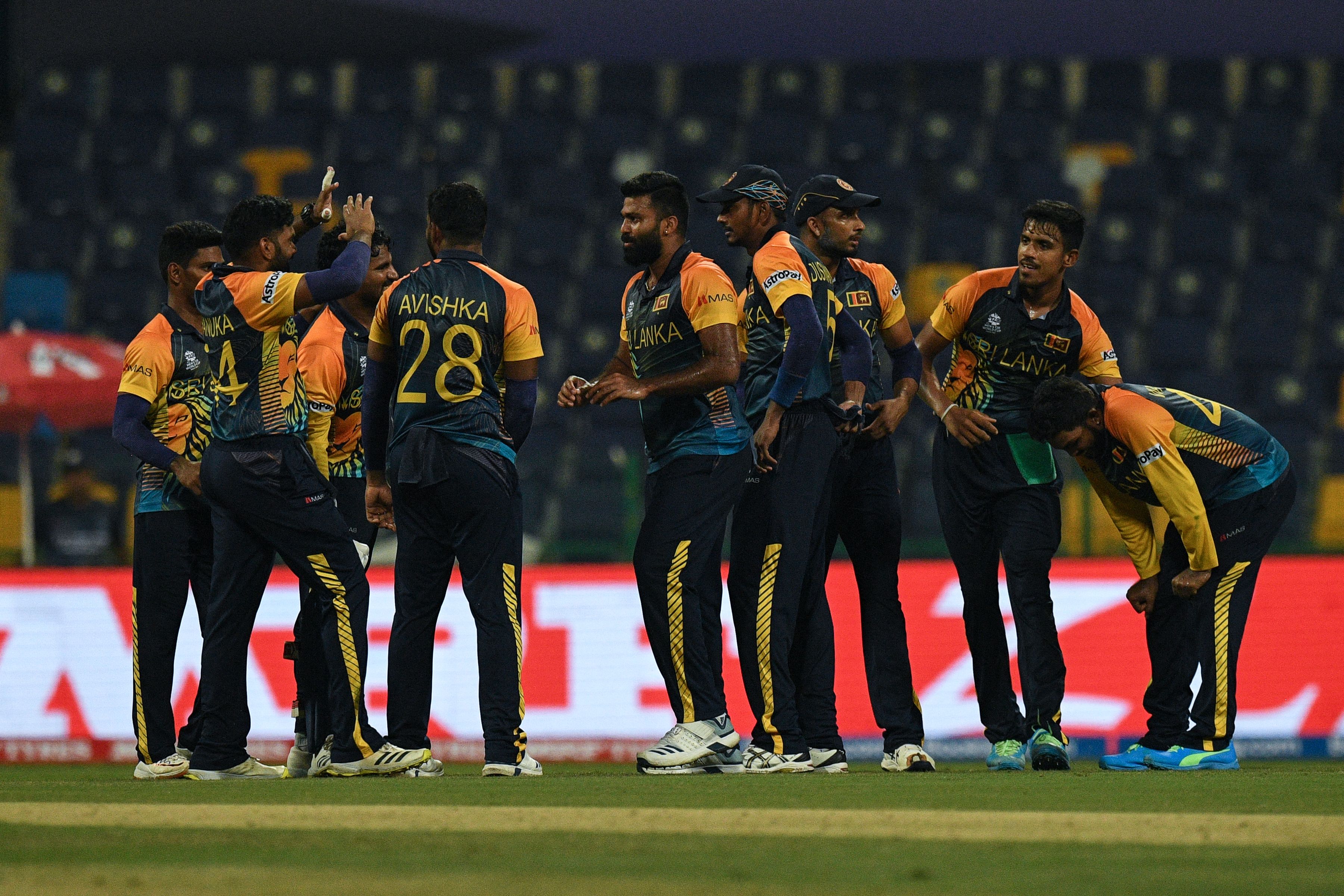 Sri Lanka qualified for the Super 12 round after beating Ireland on Wednesday