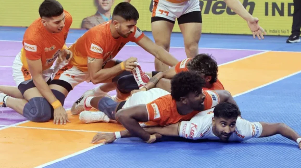 Puneri Paltan Crush Gujarat Giants in PKL 2025