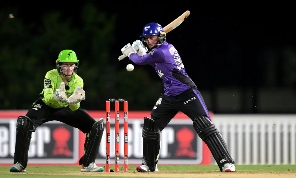 WBBL | Wyatt-Hodge's stunning 90 sees Hobart Hurricanes chase 182 against Sydney Thunder in season opener