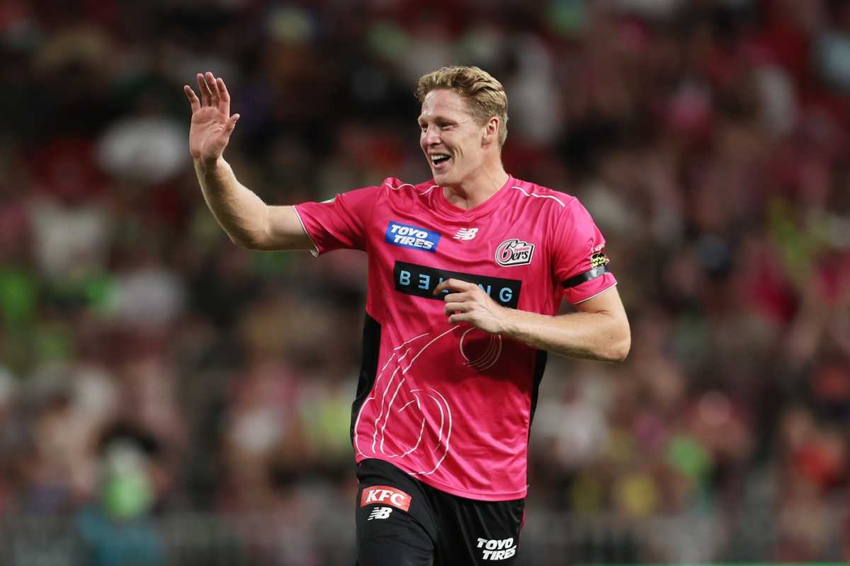 Watch, BBL | Edwards channels inner Superman to end Finn Allen’s stay with stunning take