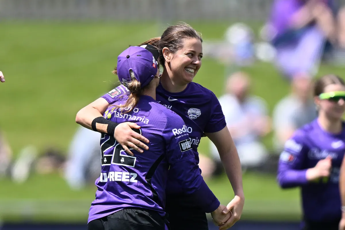 WBBL | Twitter in splits as Harris and Strano take tag team fielding to new extremes