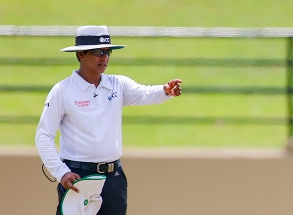 The Ashes | Twitter baffled as umpire Sharfuddoula over compensates earlier mistake with another blunder
