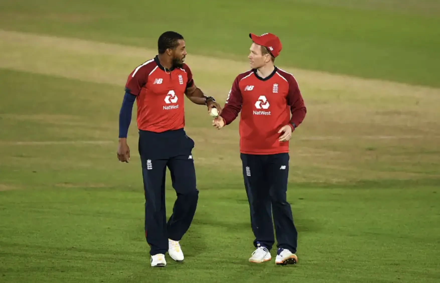 England defeated Australia by 2 runs.