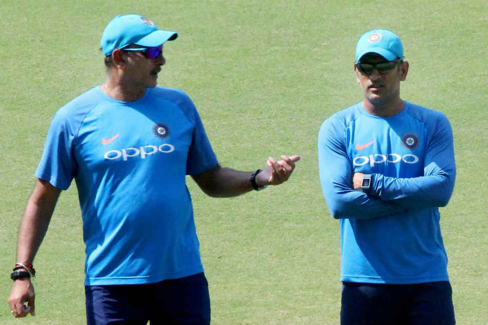 India head coach Ravi Shastri (L) and mentor MS Dhoni 