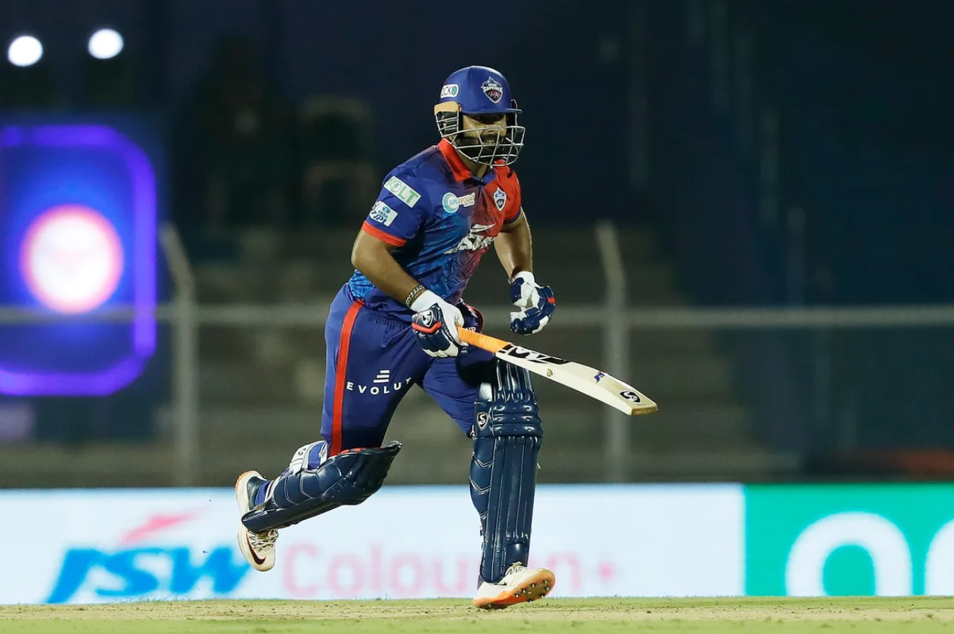 Rishabh Pant was involved in a mix-up with David Warner against SRH