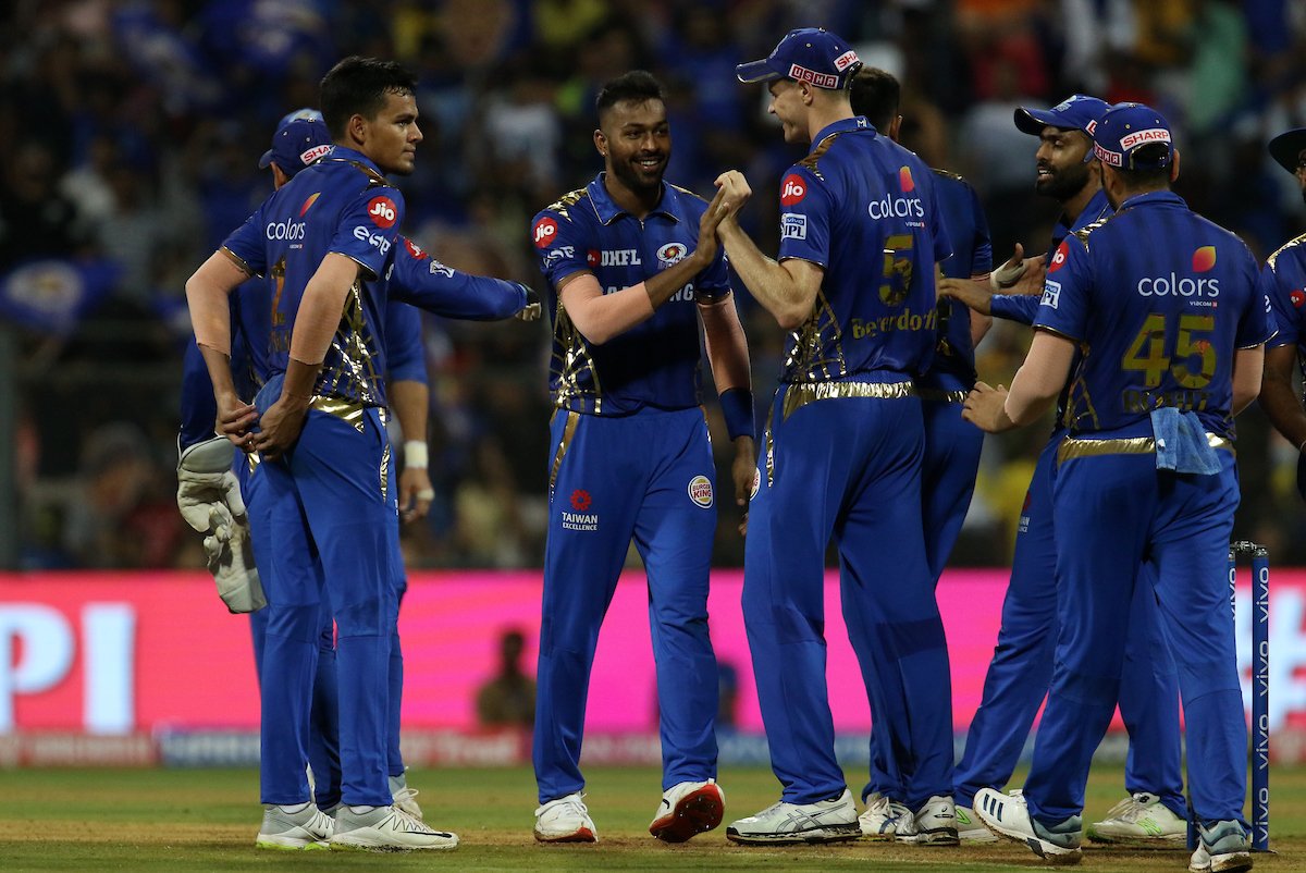 Hardik Pandya celebrating with Mumbai teammates