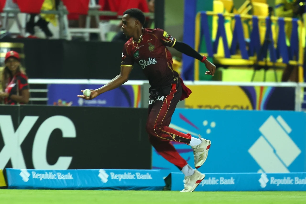 WATCH, CPL | Clarke leaves everyone awestruck with outstanding one-handed catch