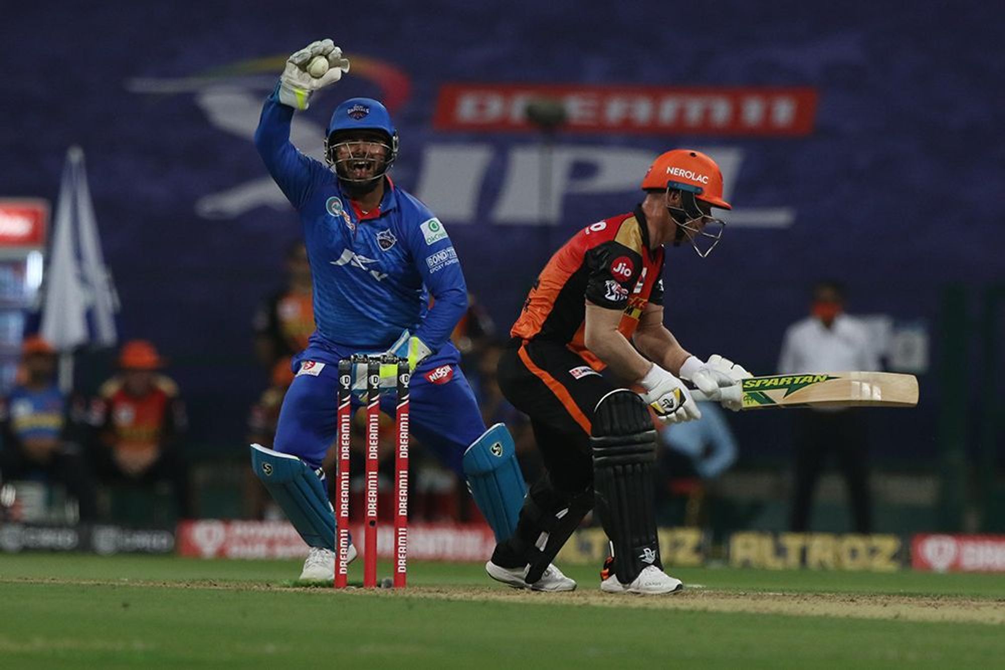 Pant outfoxed Warner with a sharp review