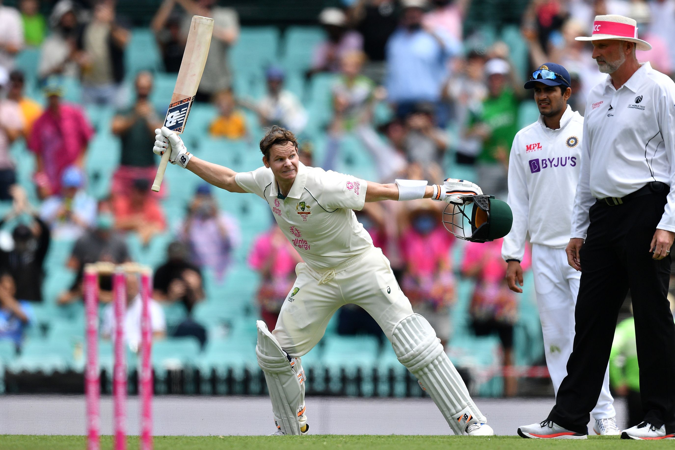 Steve Smith's century propelled Australia to a great total in Sydney