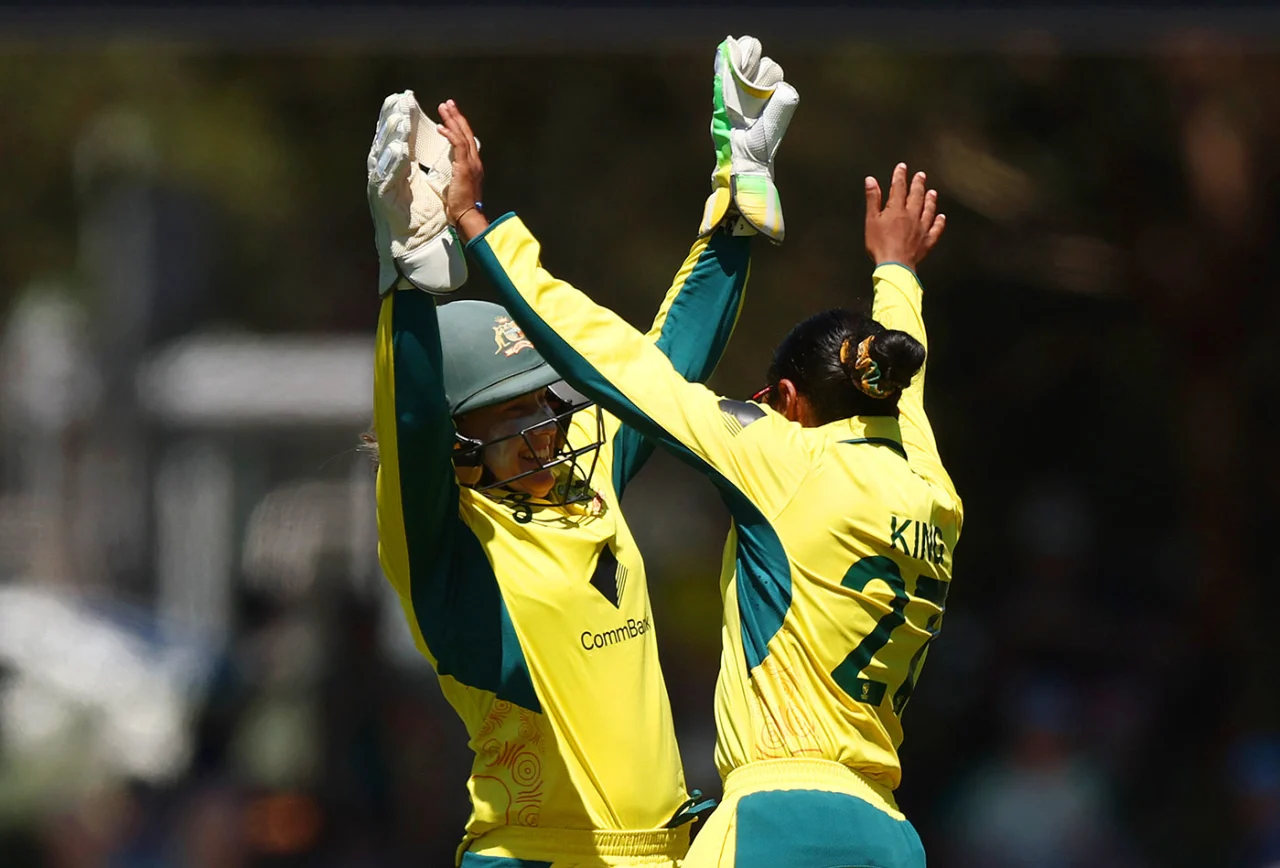 AUS-W vs NZ-W | Twitter enthralled as Halliday goes big after self-spite but King has final laugh