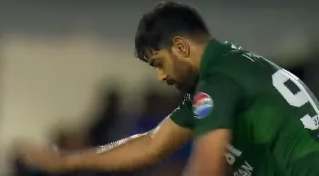 ‌AUS vs PAK | Twitter reacts to Haris Rauf silences Aussie onslaught with remarkable double-wicket over