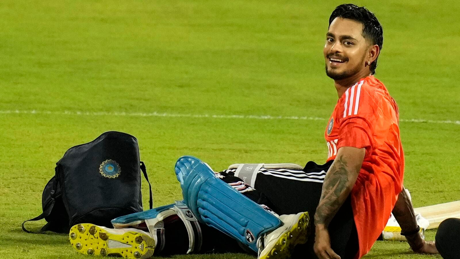 SRH vs PBKS | Twitter loses it as Cummins rescues blanked out Ishan by finding camouflaged ball