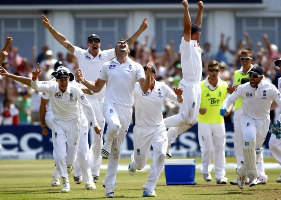 England retained the urn in the third test of the Ashes 2013.