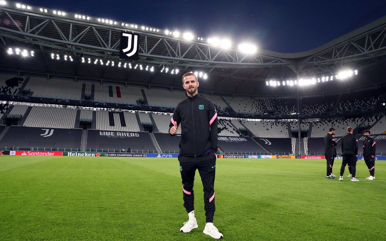 Reports | Miralem Pjanic willing to take pay-cut in order to re-sign with Juventus this summer