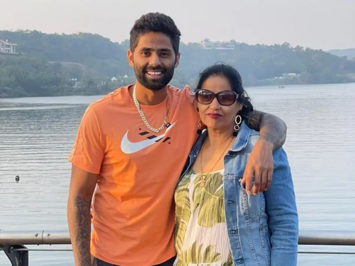 Suryakumar Yadav’s Mother Wins Hearts with Her Gesture for Shreyas Iyer
